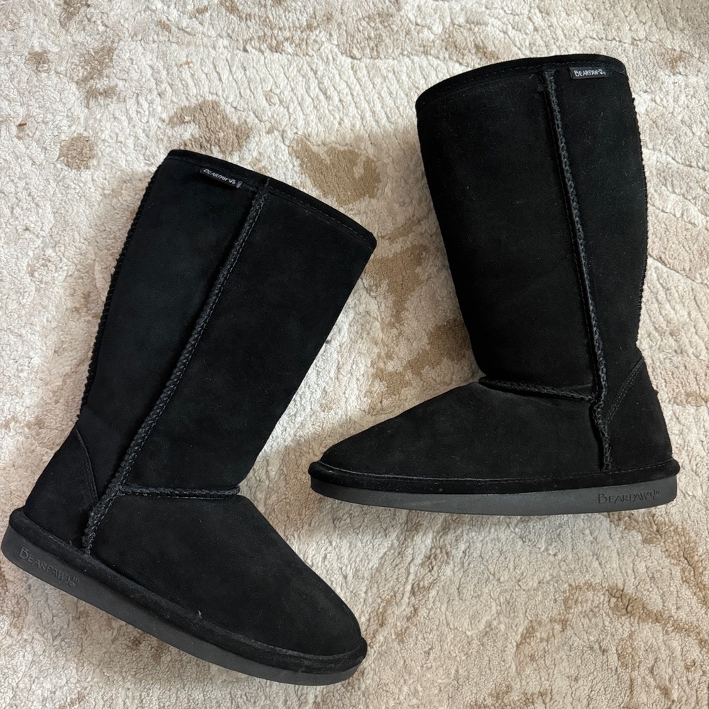 BearPaw Black Boots women’s size 8. Great condition.